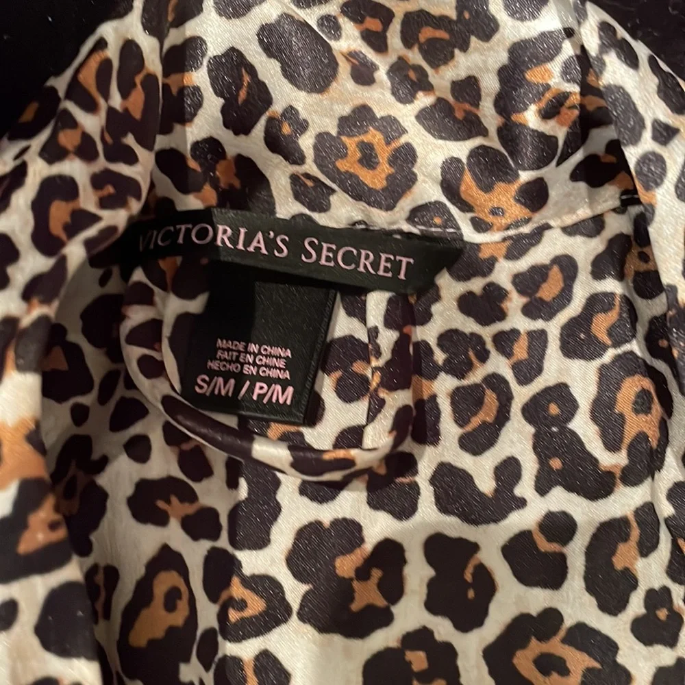 Victoria’s Secret Robe - Picture 4 of 6